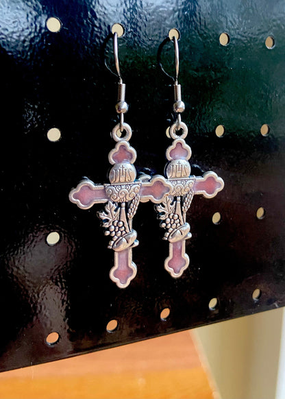 Boucles d'oreilles croix eucharistique rose